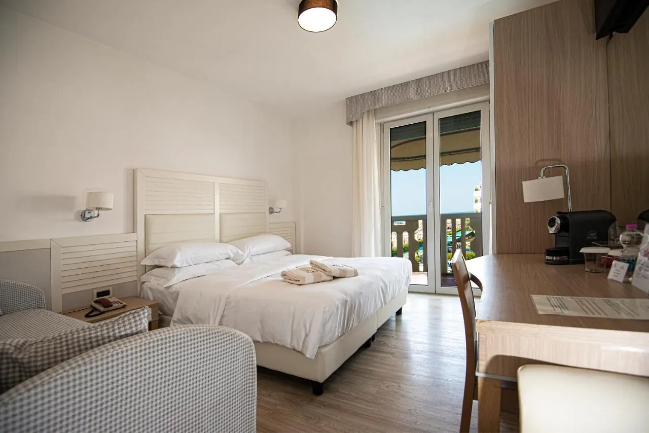 Hotel Savoy Caorle 4*,